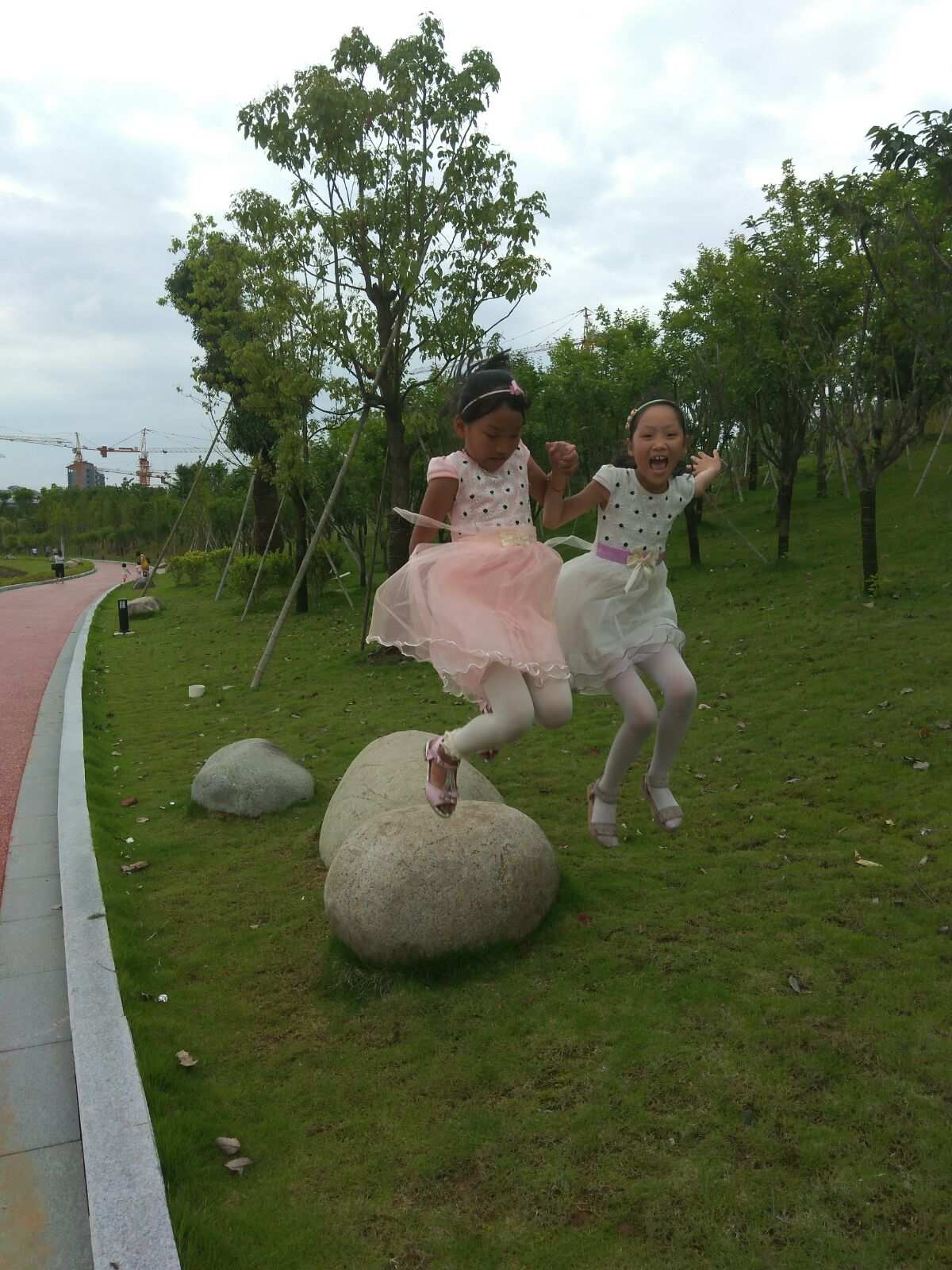 三个哥哥打妹妹屁屁作文_妹妹作文屁屁打架怎么写_打妹妹屁屁作文
