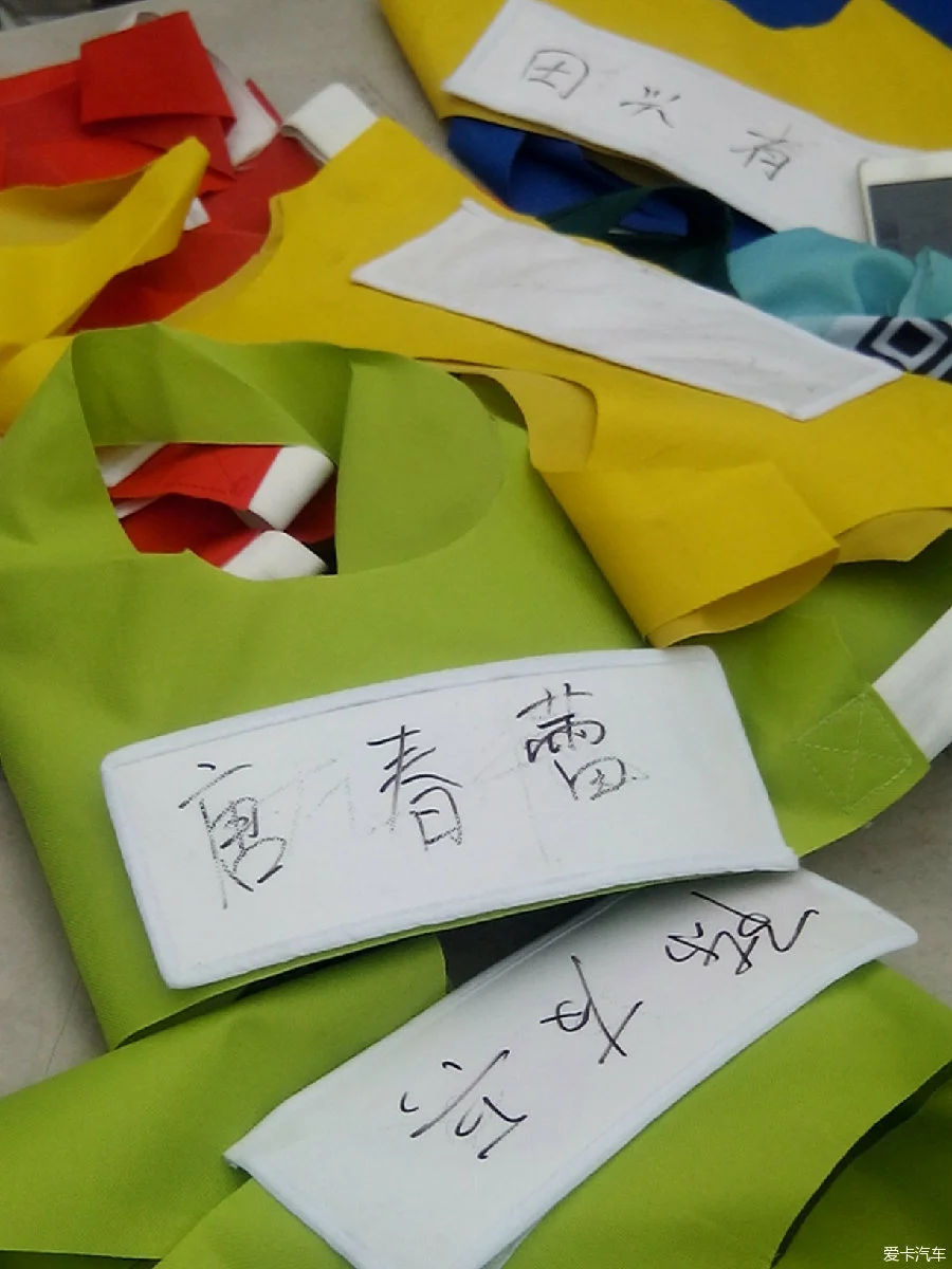 儿童撕名牌游戏_游戏撕名牌_奔跑吧兄弟游戏撕名牌下载