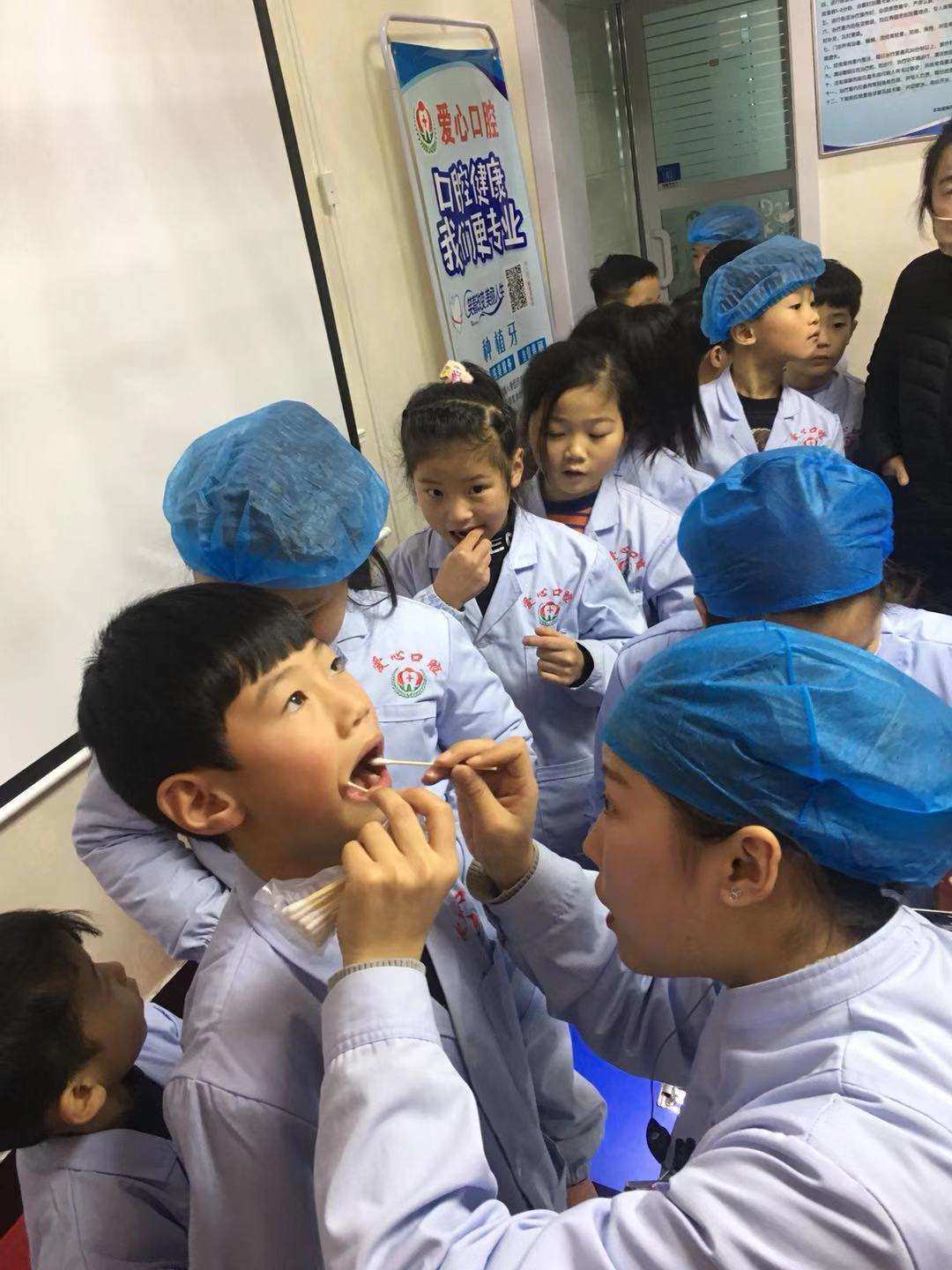 看牙医医生_牙医看病_看病牙医用英语怎么说