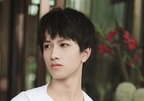 短发男孩子图片_男孩短发发型图片大全_短发男孩大全发型图片