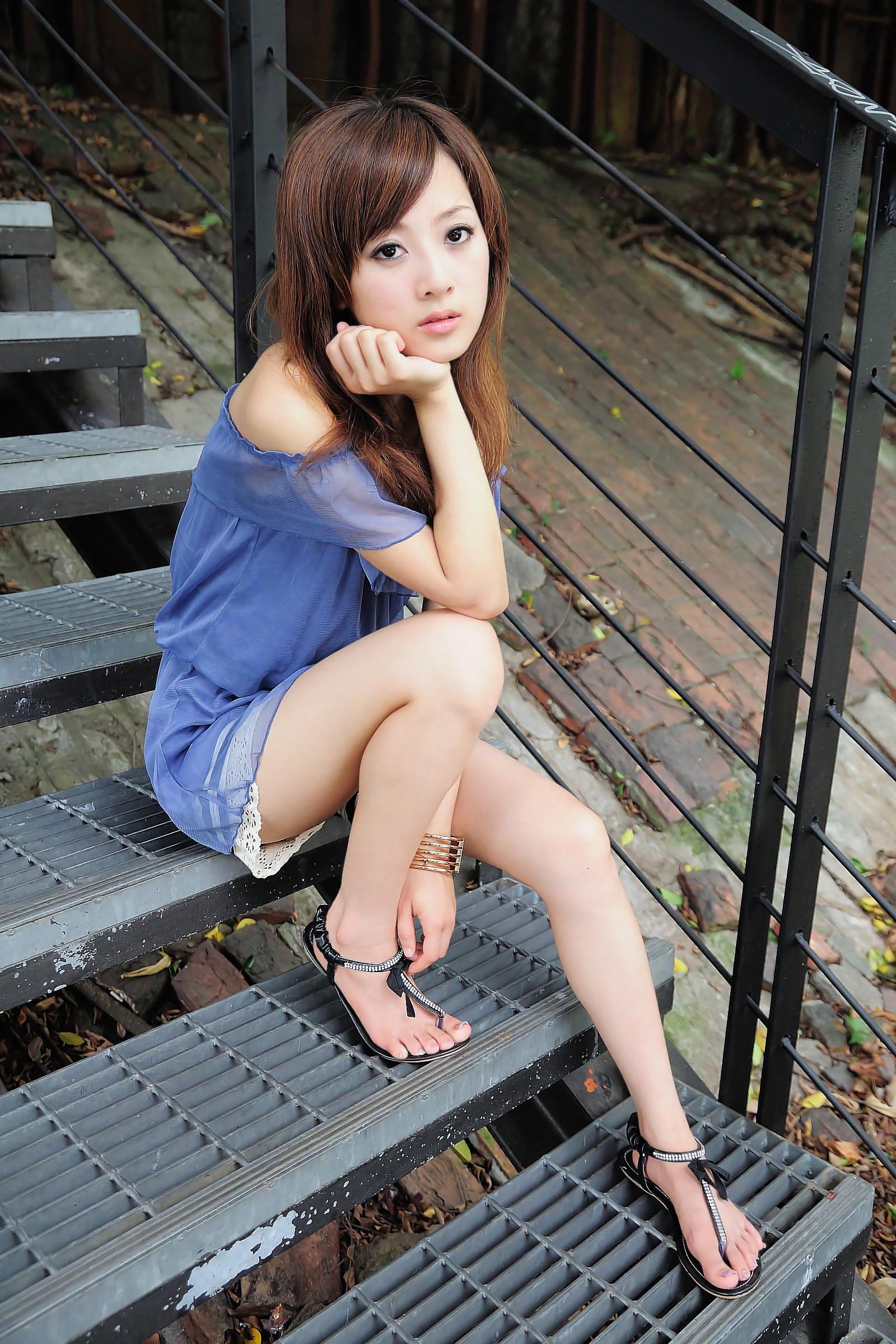 炫彩绽放！美女12P诱惑视觉盛宴