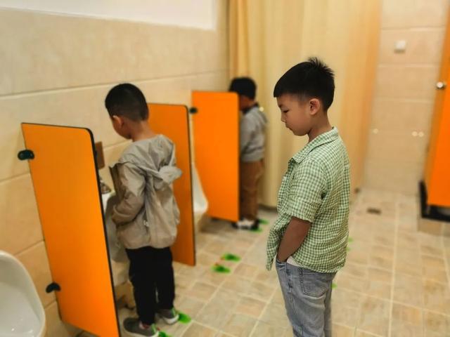 小便超人_超人拉屎吗_小便超人小游戏