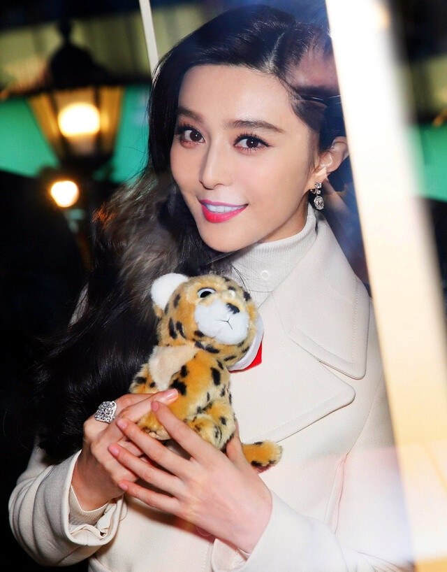 美女明星拼图网_拼图美女明星图片大全_美女明星拼图