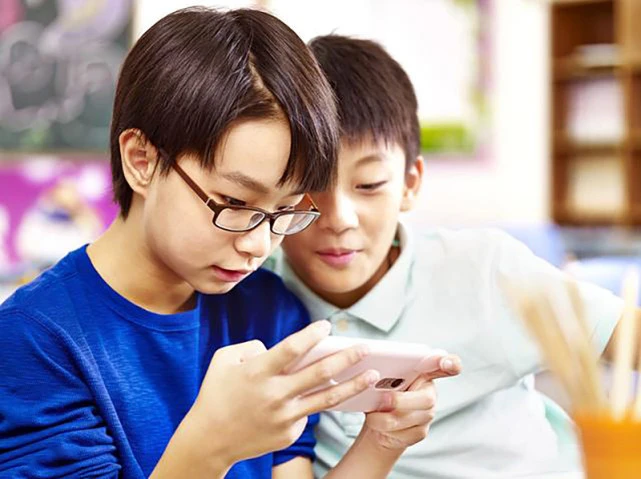 小孩为什么会用手机玩游戏_小孩用手机玩游戏有哪些危害_小孩玩手机游戏会用手柄吗