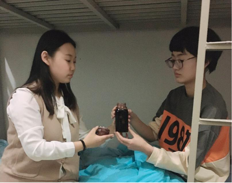 半夜打游戏吵到别人怎么办_大声玩游戏_夜里打游戏手机声音很大