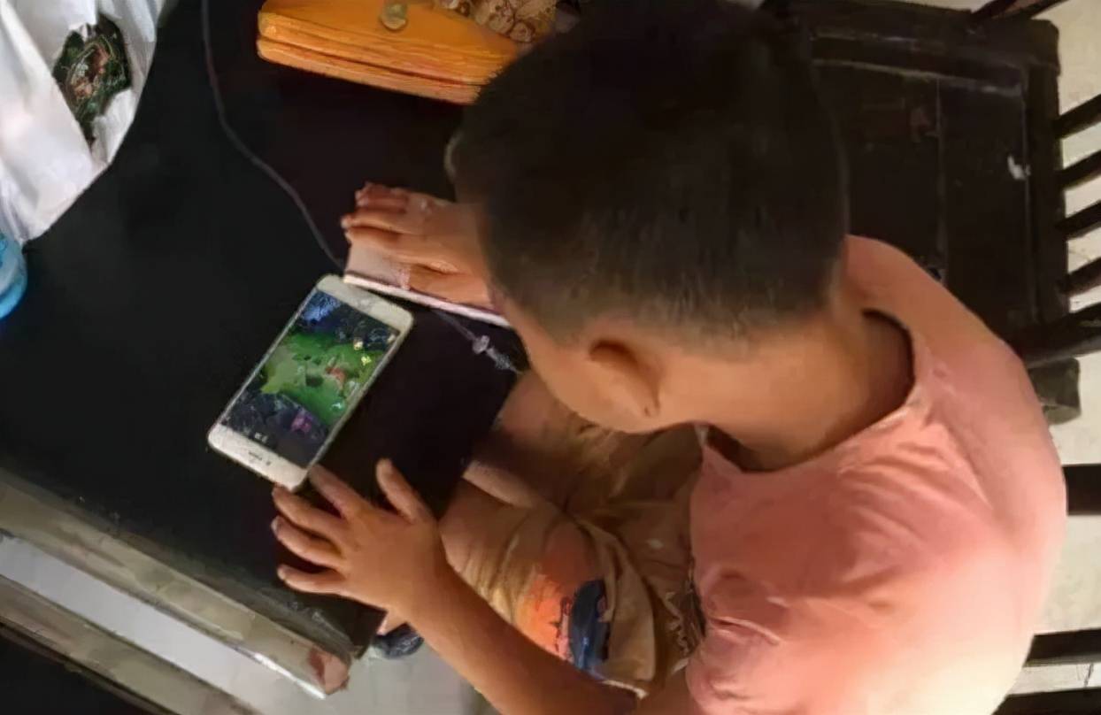 小孩游戏手机测评_小孩玩的游戏手机_小孩手机游戏有什么好玩的