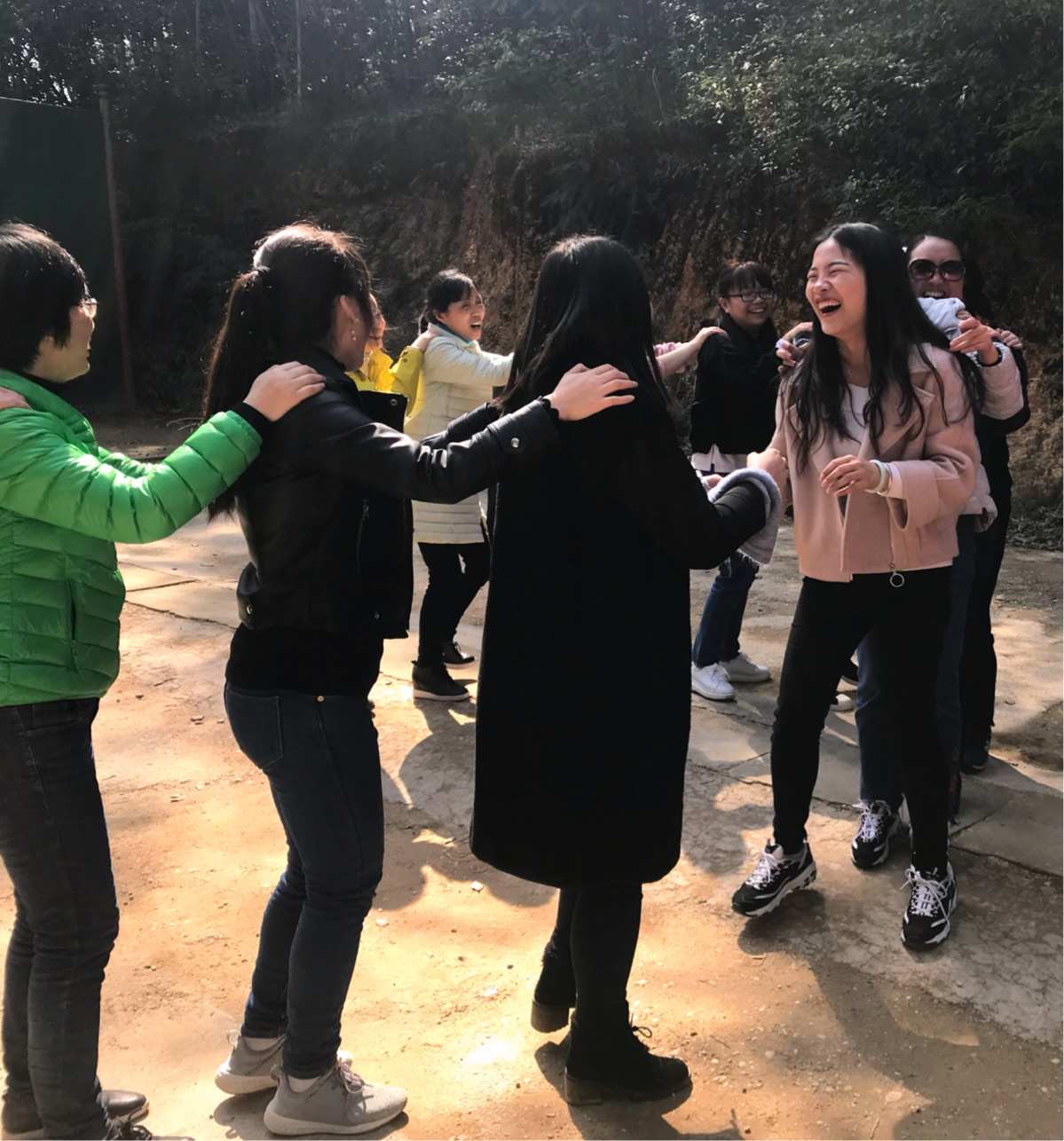 一个团队玩的手机游戏_玩团队手机游戏的软件_团队玩的手机游戏