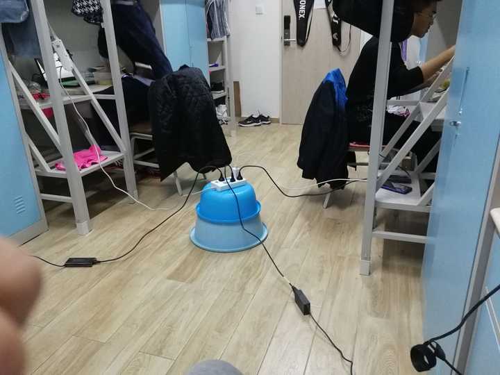 寝室玩的手机联机游戏_宿舍一起玩的手机联机游戏_宿舍好玩的联机游戏
