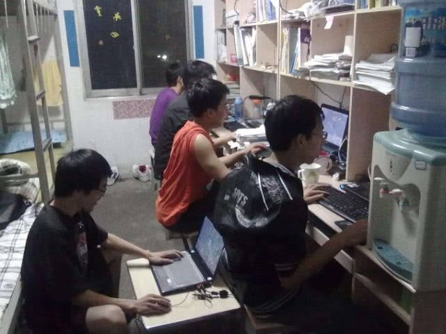宿舍玩手机游戏情况说明_宿舍玩的手机小游戏_宿舍玩游戏受什么惩罚