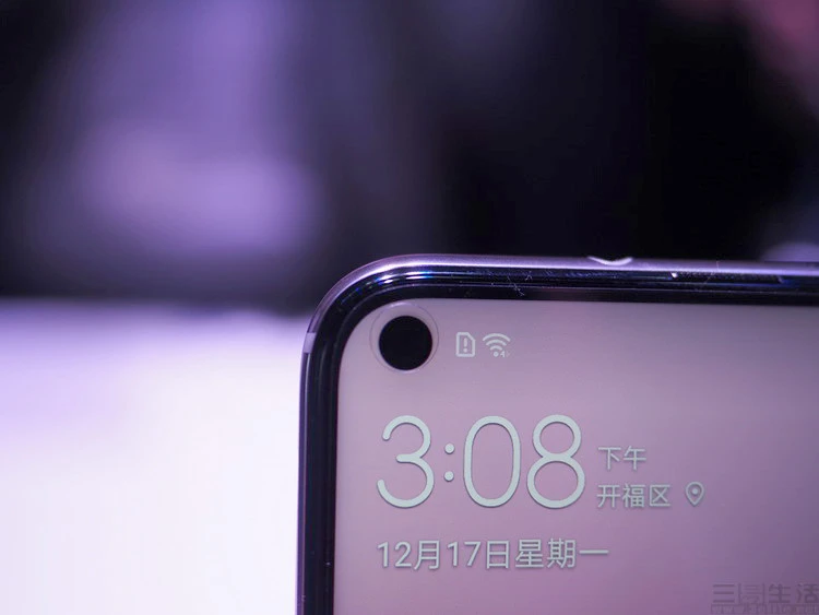 2021年居中打孔屏_游戏手机是居中打孔吗吗_居中打孔屏的手机
