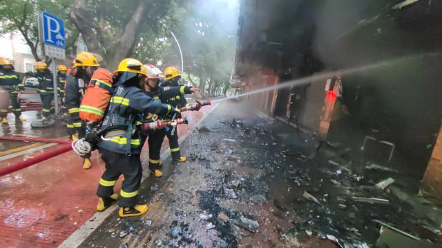 灭火引水手机游戏视频_引水灭火小游戏_引水灭火手机游戏