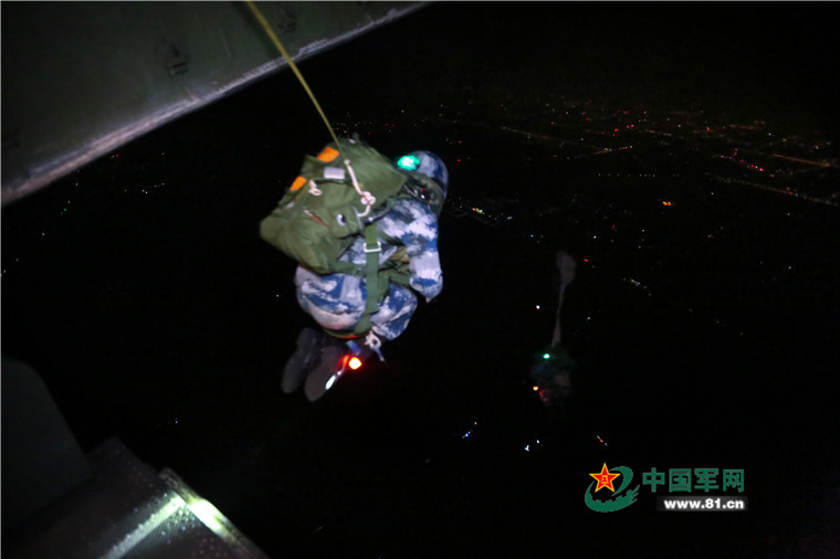 跳伞王游戏视频_跳伞游戏手机游戏_跳伞之王是手机游戏吗