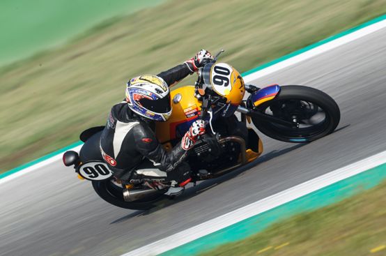 旋转摩托车玩具_摩托旋转手机什么型号_旋转摩托车游戏手机版破解