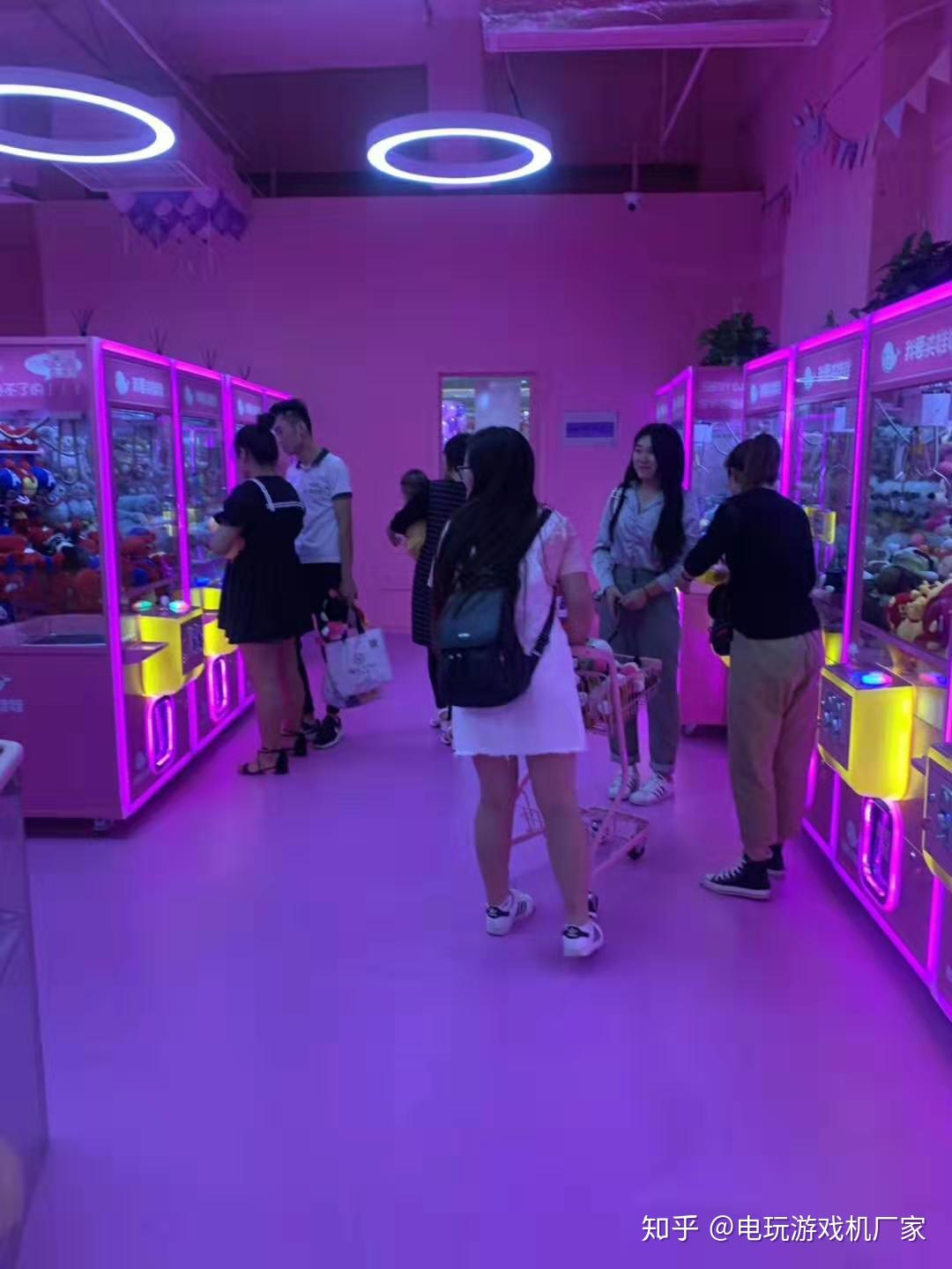 正版娃娃_娃娃定义真实版手机游戏怎么玩_自定义真实娃娃游戏手机版