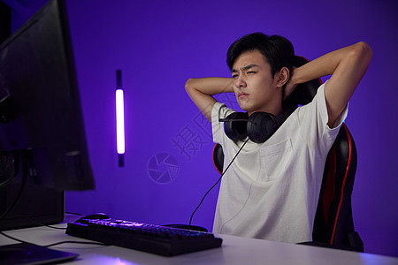 她玩手机我玩游戏就生气_玩生气手机游戏怎么办_玩生气手机游戏会怎么样