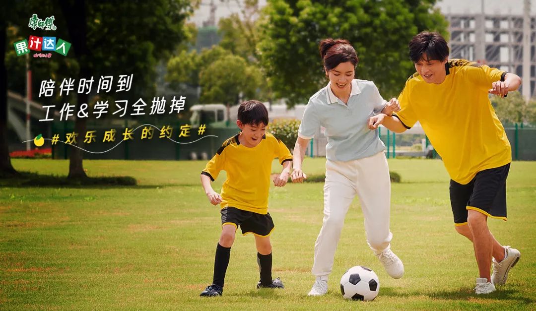 自己和孩子在手机上玩游戏_小孩子玩游戏手机_孩子玩手机游戏危害