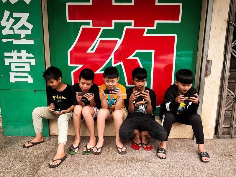 游戏手机散热扇_带散热器的游戏手机_带散热风扇的游戏手机
